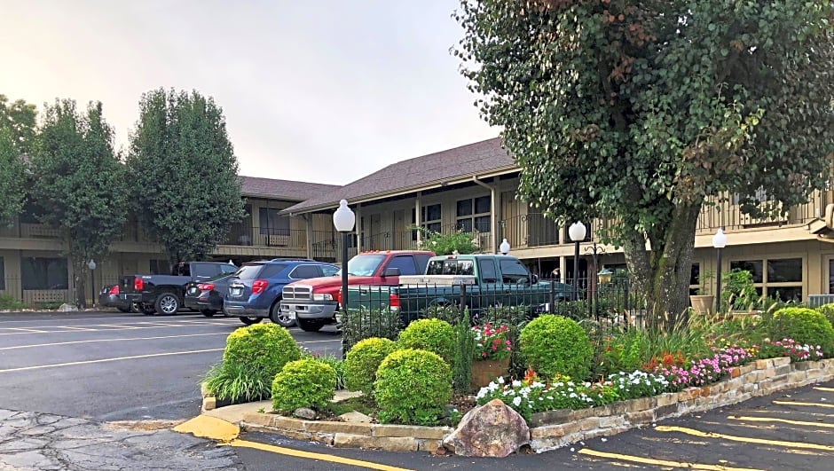 Charles Wesley Motor Lodge Broken Bow