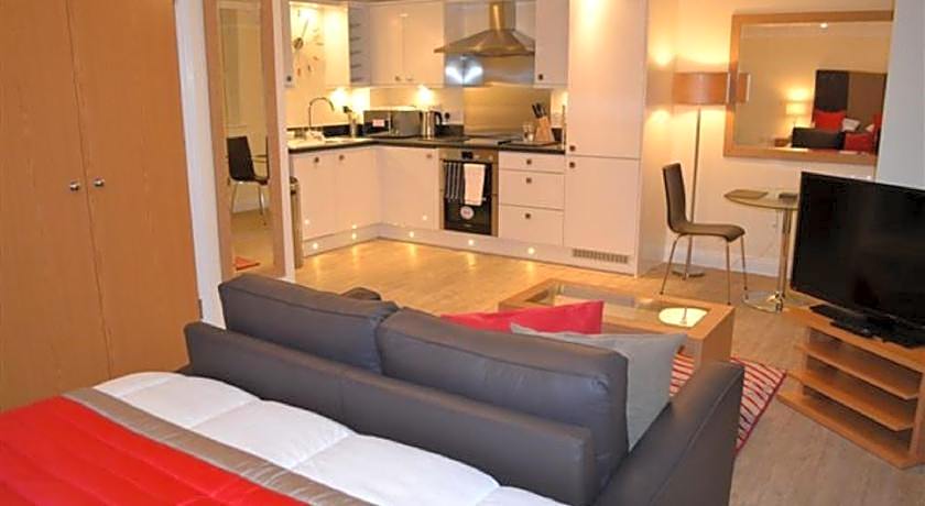 HOF - Central Point Apartments