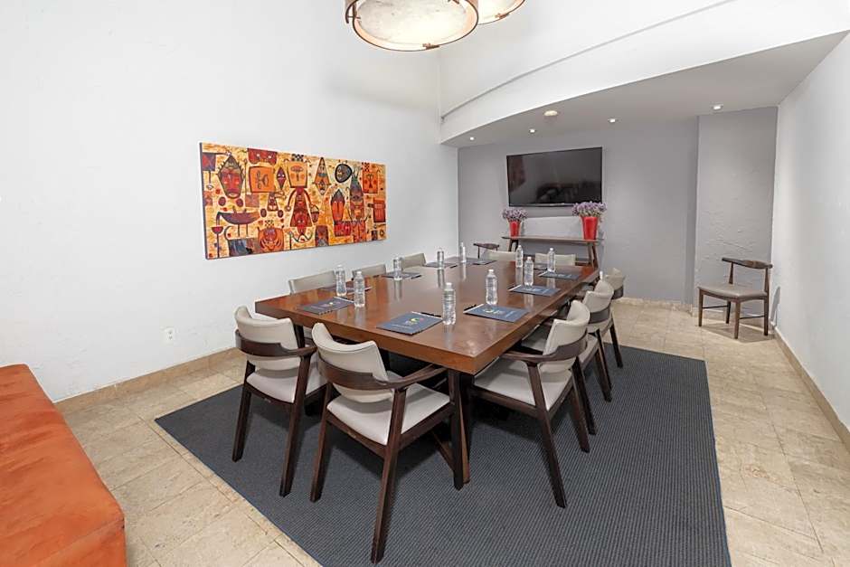 Hotel Suites México Plaza León Campestre