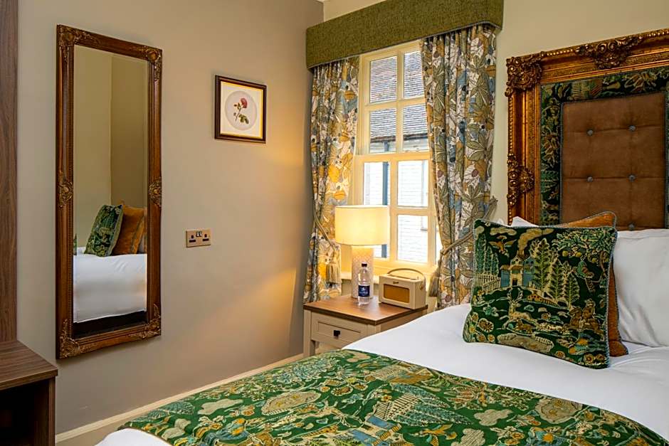 The Warwick Arms Hotel