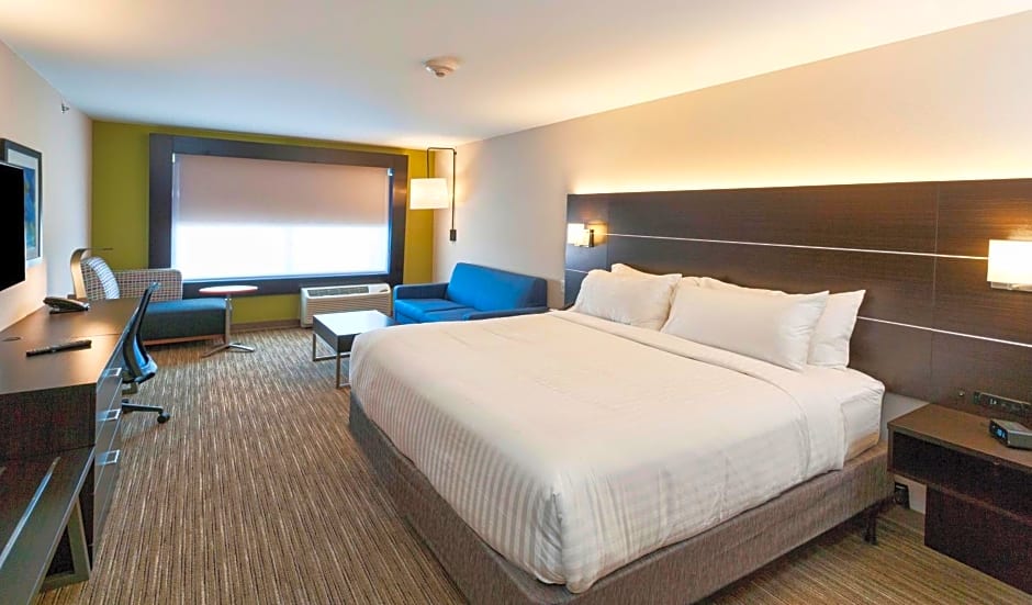 Holiday Inn Express & Suites - Dodge City, an IHG Hotel