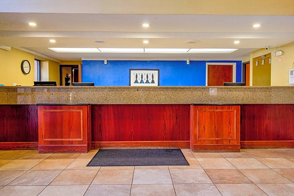 Tulsa Square Hotel Central, I-44 By OYO