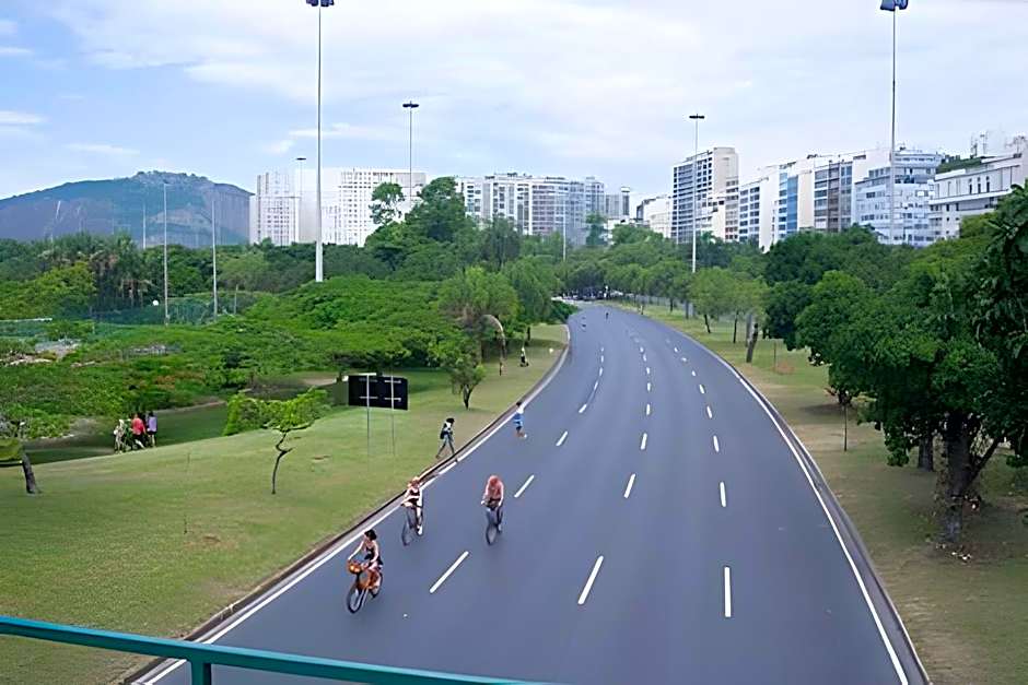 Flamengo, á 5 minutos do Aterro, frente ao Metrô