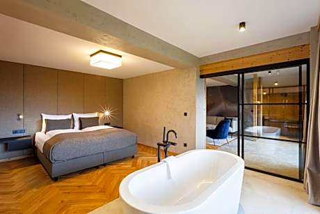 Suite with Lake View