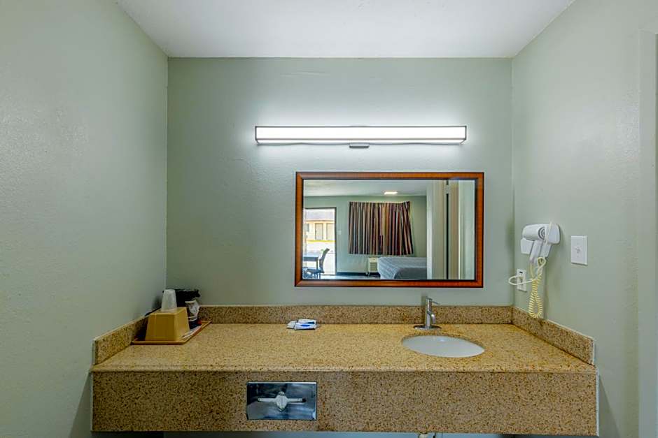 Freer Executive inn and Studios