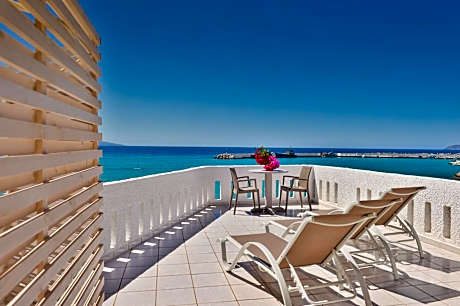 Stochos studios next to the sea!