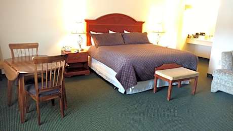 Deluxe Suite with Spa Bath