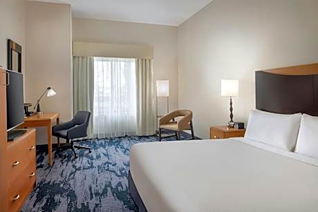 King Room with Roll-In Shower - Mobility Access/Hearing Accessible