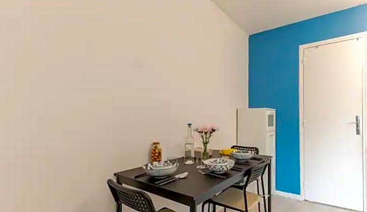 4pers 2lits 5 min aéroport Orly,navette et parking extra,location en nuit et jourChez Sandro,