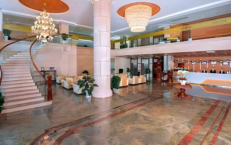 Van Phat Riverside Hotel