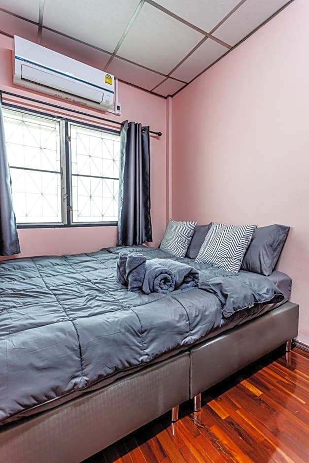 Baan Mee Suk Ayutthaya