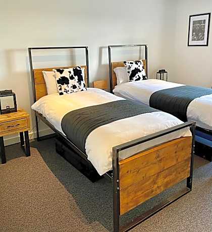 Twin Room with Shower