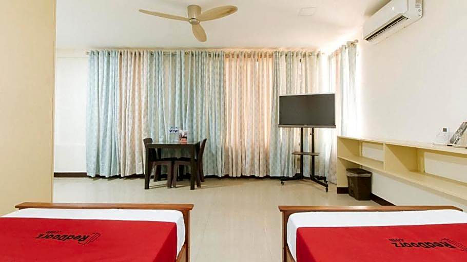 RedDoorz RJs Bldg near Lyceum Gen Trias Cavite