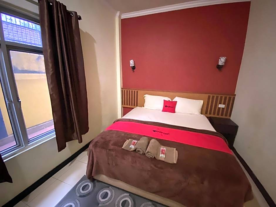 RedDoorz Plus Syariah @ Jalan Syiah Kuala Banda Aceh