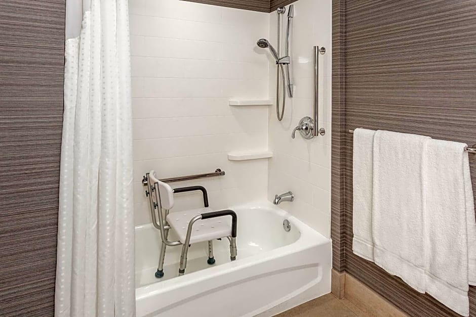 Holiday Inn Express Hotel & Suites East End By IHG