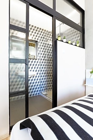 DOUBLE SUPERIOR WITH SQUARE VIEW