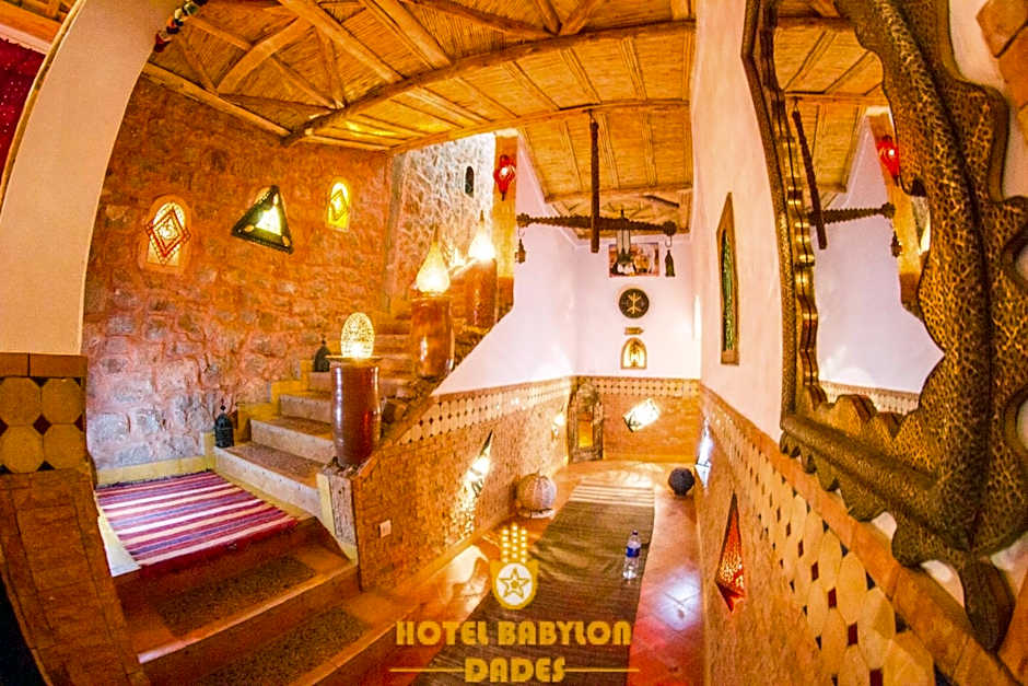 Hotel Babylon Dades