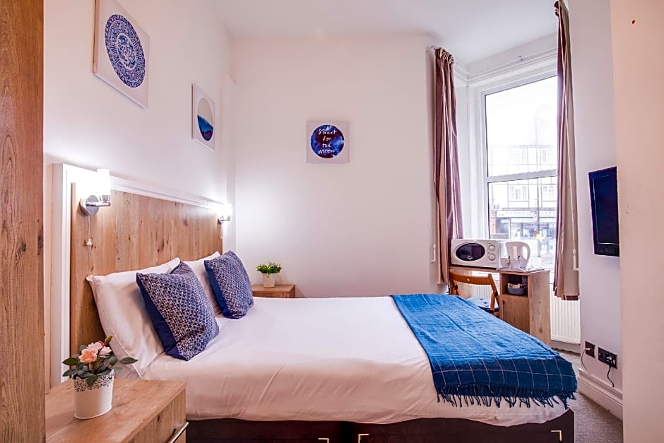 OYO TamTam Acton Hotel