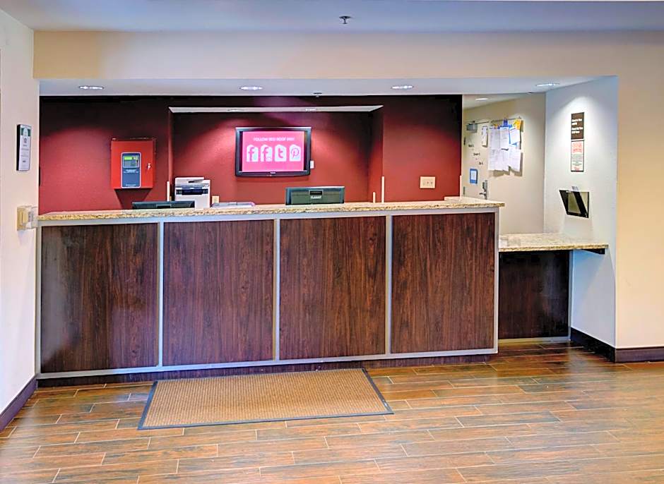 Red Roof PLUS+ Raleigh Downtown - NCSU/Conv Center