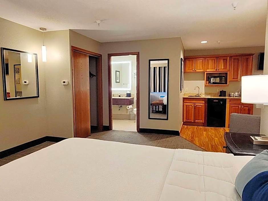 Best Western Plus Dubuque Hotel And Conference Center