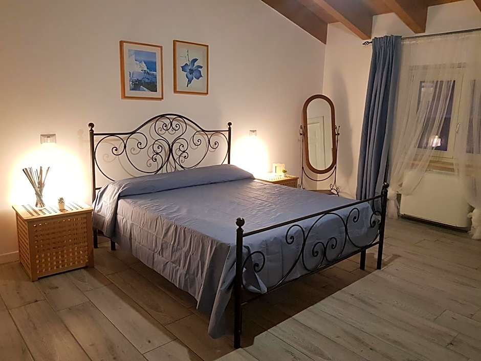 Zdjęcie 1 z 6 — 1 King Bed, Garden View