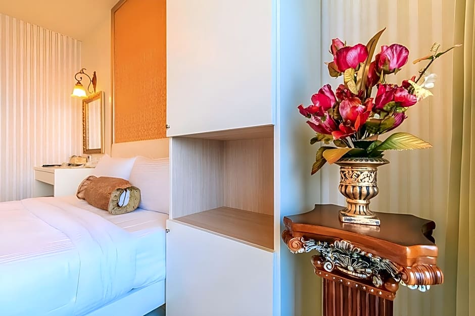 STARRISE LEISURE HOTEL