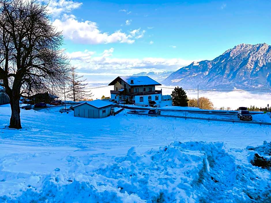 Aparthotel-Almgasthaus Gemsli - A bisal Österreich überm Schweizer Rheintal