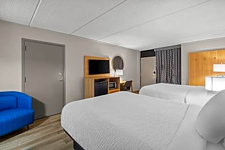 Queen Room with Two Queen Beds - Non-Smoking