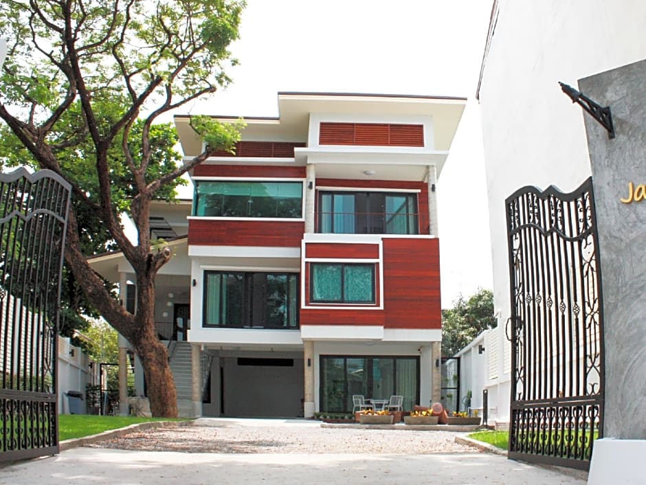 Jamjuree Home