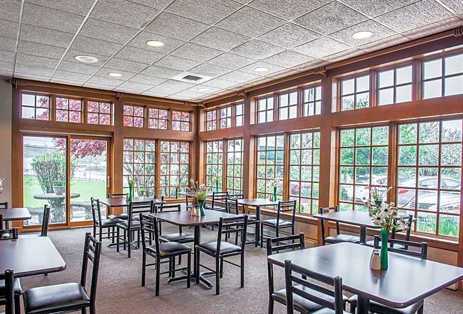Quality Inn Pittsburgh Airport