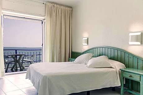 Triple Room with Sea View