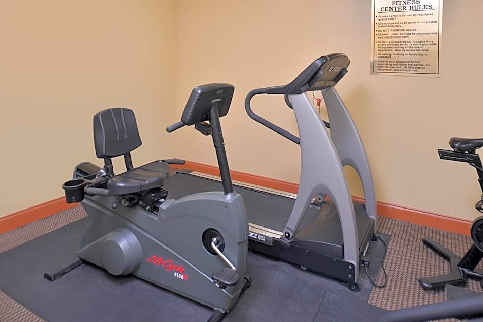 Douglas Inn & Suites Cleveland