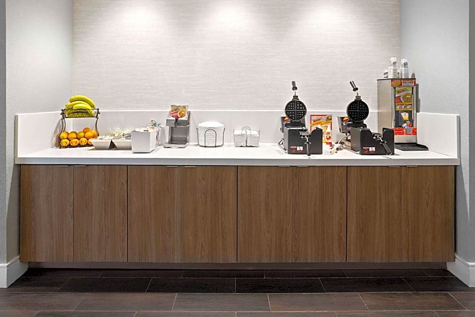 La Quinta Inn & Suites by Wyndham Atlanta Airport North