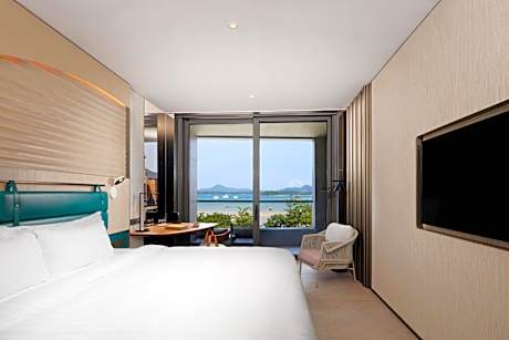 King Room with Balcony and Private Rooftop Garden - Sea View