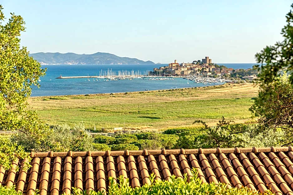 ISA - Residence with pool and private beach in Talamone just 500 mt from the beach