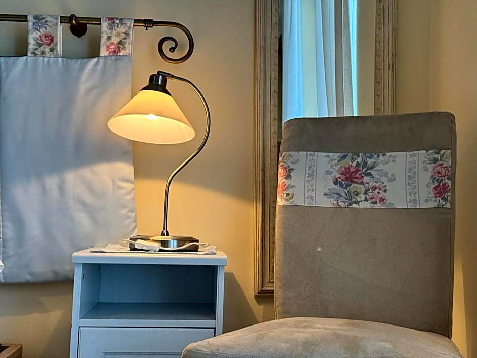 Eremes Rooms & Apartments