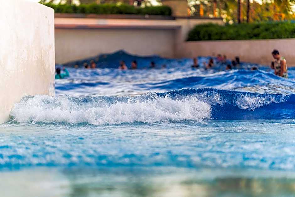 R'Holistay Azure North KING SIZE BED & Wave POOL