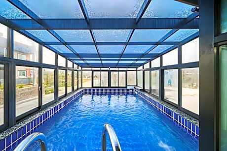 Play here too Pool villa