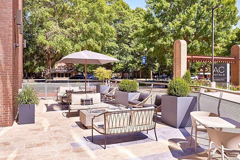 AC Hotel by Marriott Columbus Downtown