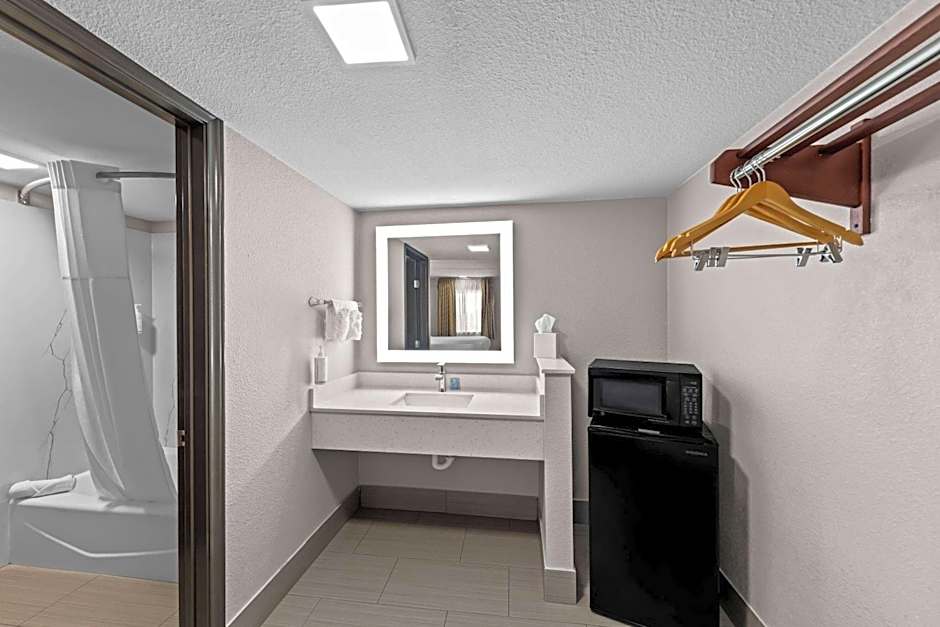 Days Inn by Wyndham Gainesville