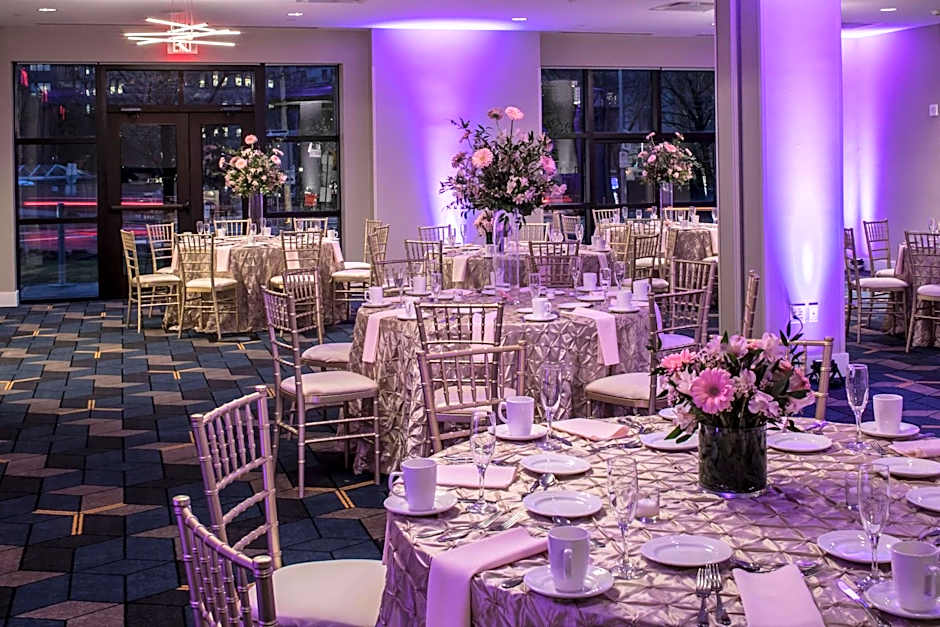 DoubleTree by Hilton Hotel & Suites Pittsburgh Downtown