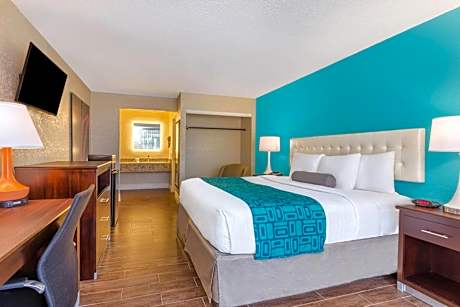 1 King Bed, Smoking