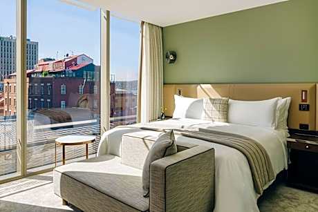 Pavilion King Suite, 1 Bedroom Larger Suite, 1 King, Water view