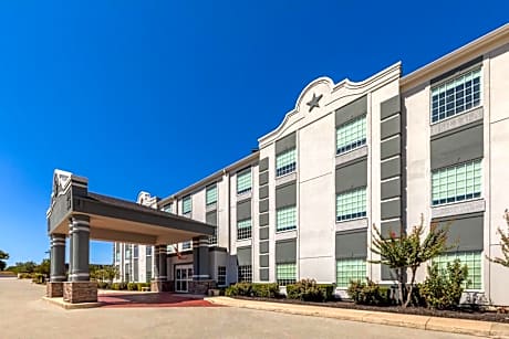 Super 8 by Wyndham San Antonio/Alamodome Area