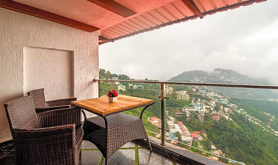 Treebo Premium Queen Of Hills Near Mall Road