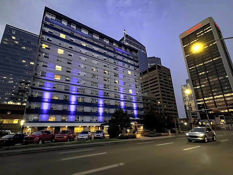 Coast Calgary Downtown Hotel & Suites by APA