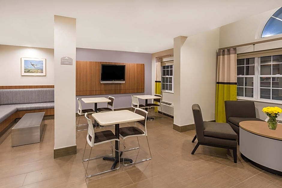 Microtel Inn & Suites By Wyndham Richmond Airport