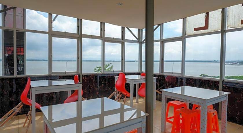 RedDoorz near Kendari Beach 2