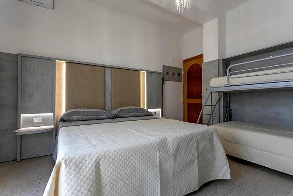 Hotel Deborah
