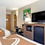 Quality Inn Lee - Lenox South